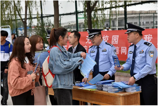 【诚信建设万里行】无诈校园 你我同建,反诈宣传进校园 警校共筑防骗